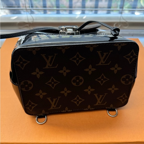 Louis Vuitton Patent Monogram Hot Springs mini backpack in Black🖤 - Picture 5 of 9